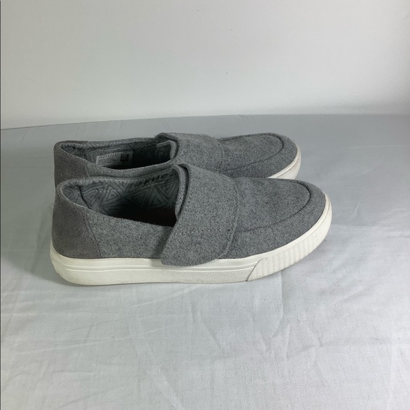 Toms - Picture 1 of 6